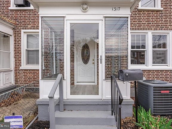 3rd image of 1317 Argus Rd