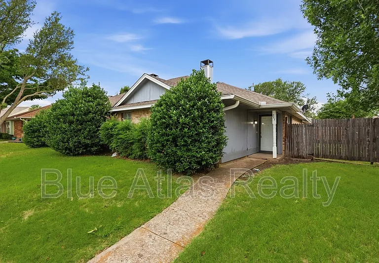 711 Penn Pl — Photo 1