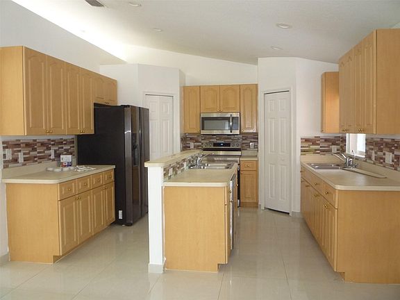 4th image of 4008 Avenue M
