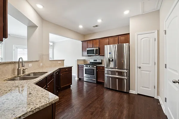 1190 Hampton Oaks Dr — Photo 5