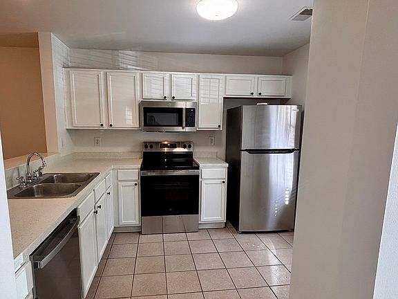 3rd image of 1116 Island Club Dr