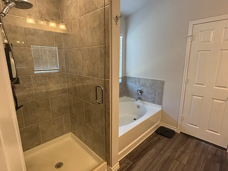 1852 Caponier St — Photo 14