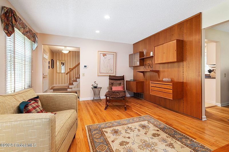 2nd image of 9 Wedgewood Drive