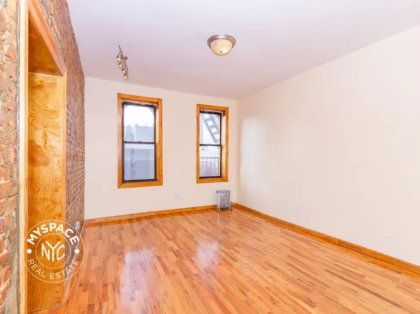 126 Graham Avenue image 1 of 7