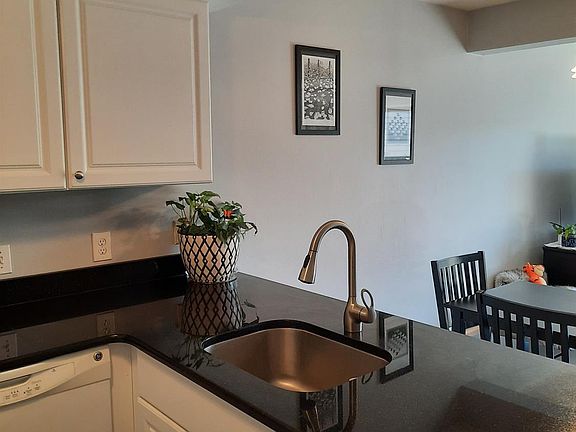 5th image of 722 Watersedge Dr