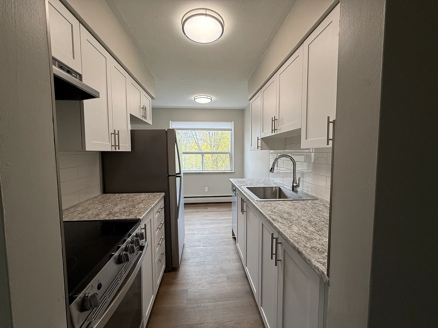 Riverview Apartments - Choose your rent level - Call for Details - Heat, water — Photo 4