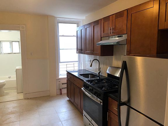 3rd image of 90 Jordan Ave #3R