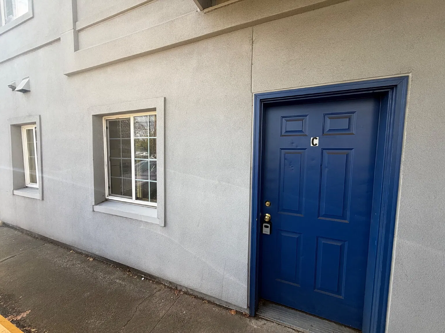 2 bed, 1.0 bath, $995 — Photo 2