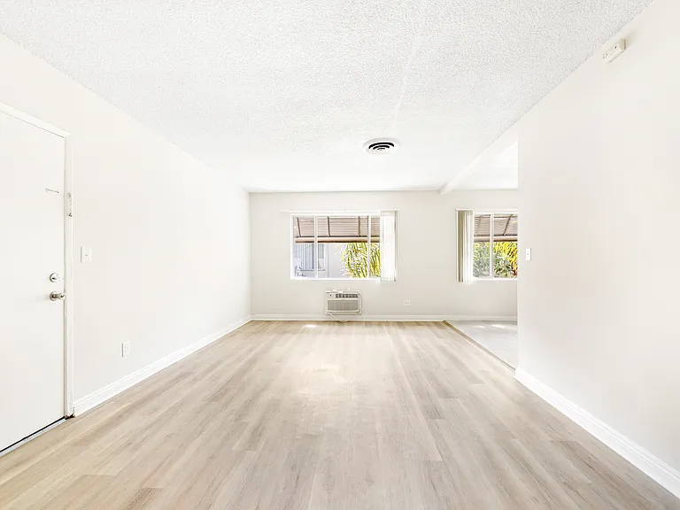 12858 Oxnard St #5 — Photo 6