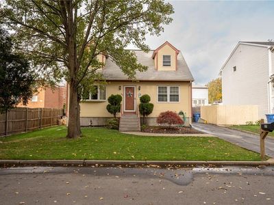 27 Barnsdale Rd, Cranston, RI, 02910