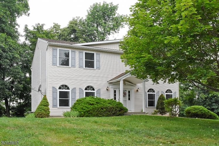 1st image of 44 Dogwood Dr