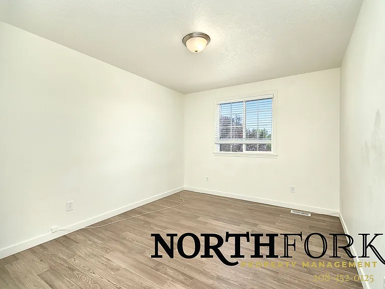 1322 E Grand Canyon St — Photo 10