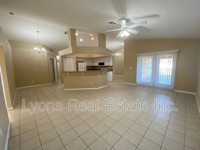 2251 SW 4th St — Photo 4