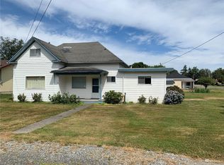 338 E 3rd St, Sumas, WA 98295