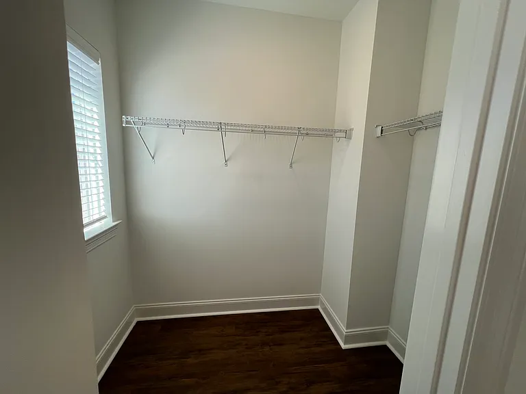 512 Rosewood Ln — Photo 15
