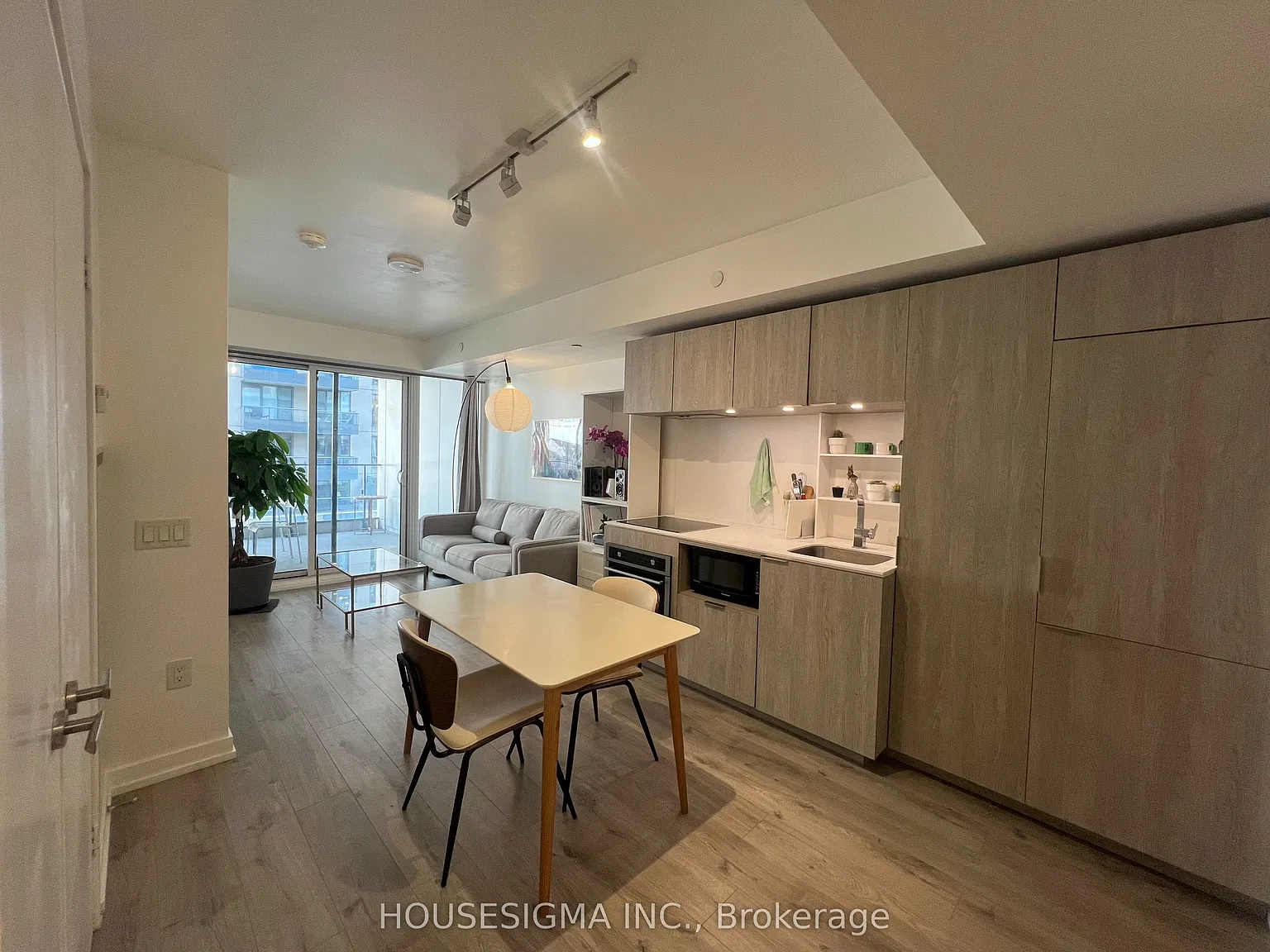 77 Shuter St — Photo 2