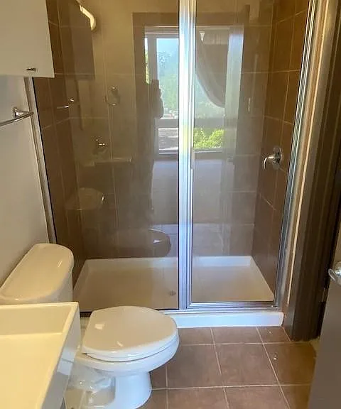 Master bedroom with Stand up shower