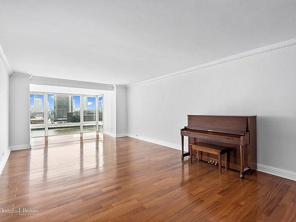 5th image of 35 Sutton Pl #7C