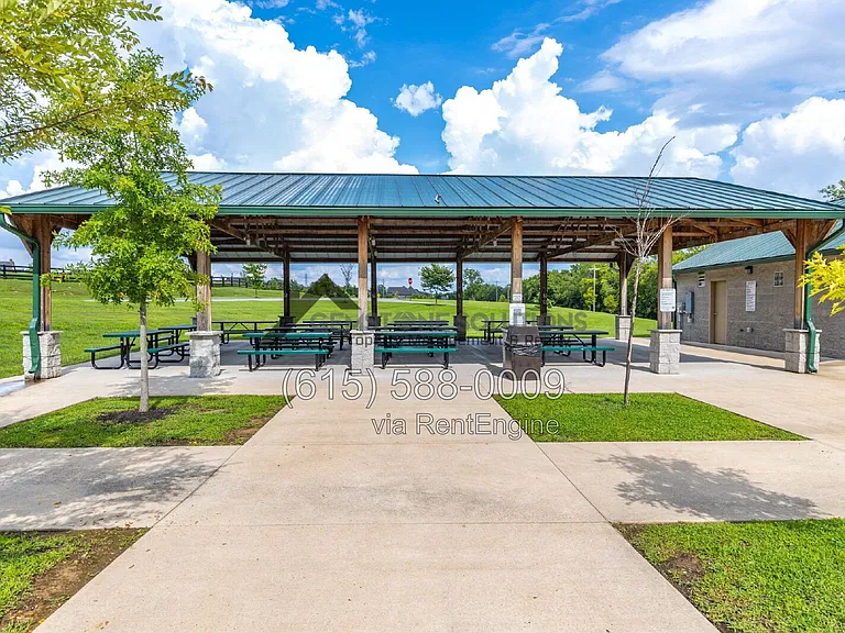 714 Hahn Ct — Photo 43