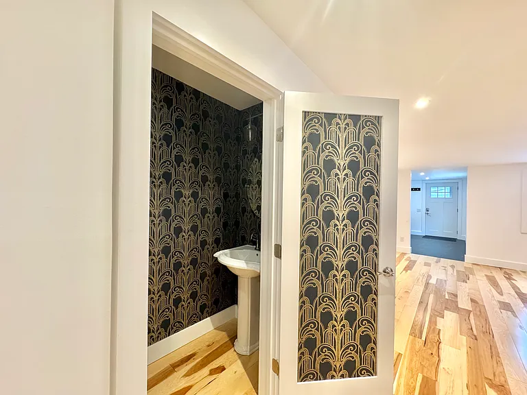 412 Main St #3 — Photo 9