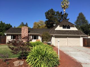 1025 Robin Hood Ct, Los Altos, CA 94024