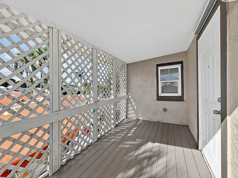 724 Bradley St — Photo 19