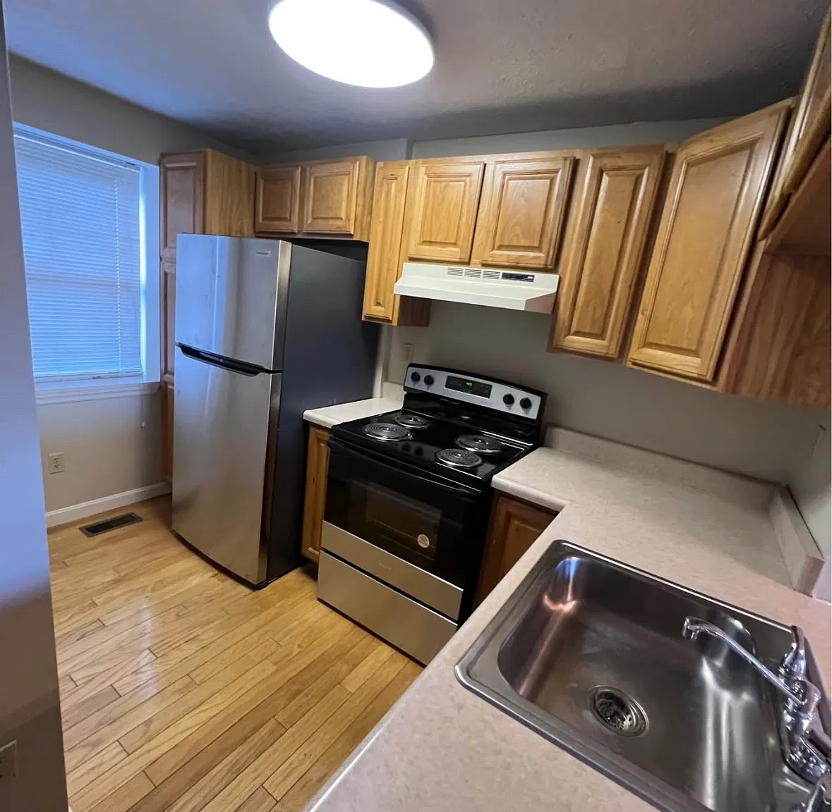 2 bed, 1300 sqft, $900 — Photo 3