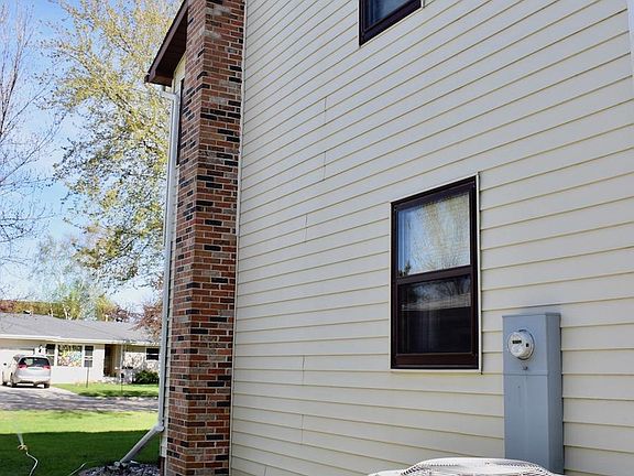 3rd image of 605 Kneale Ave S