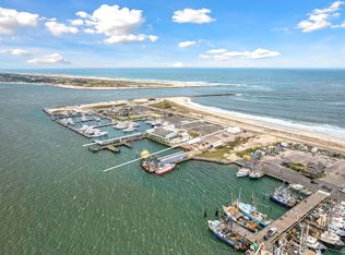 363 Beach Rd, Hampton Bays, NY 11946