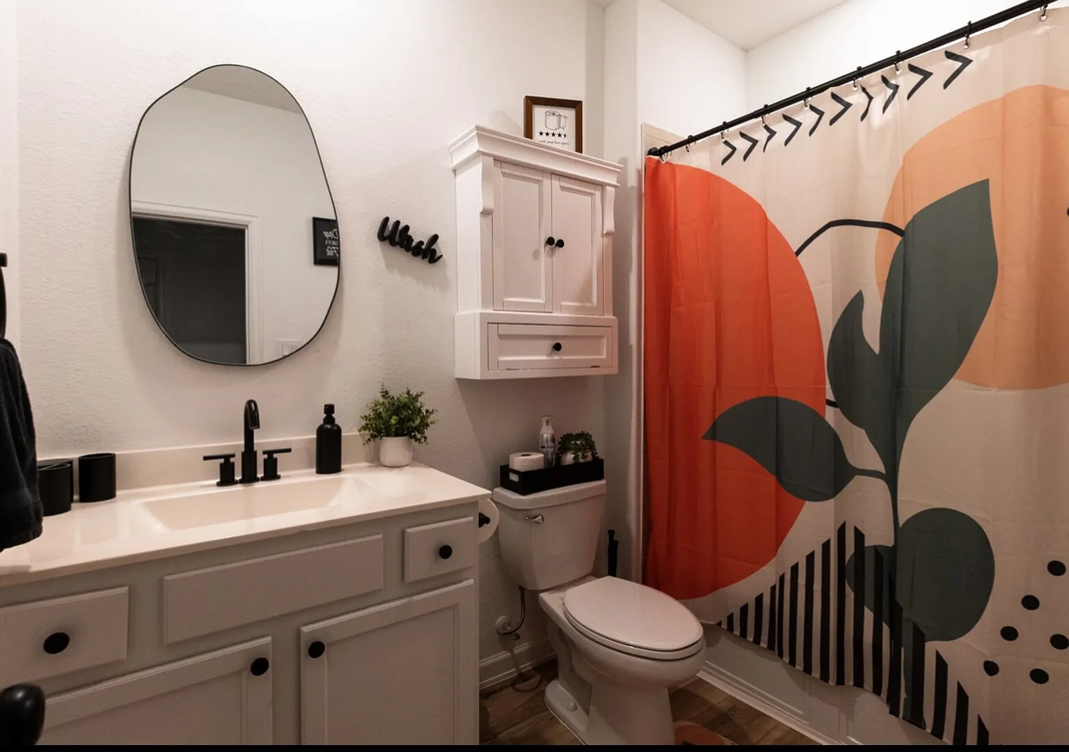 Charming Retro Retreat | Spa Pool | Arcade Room | Spacious — Photo 4
