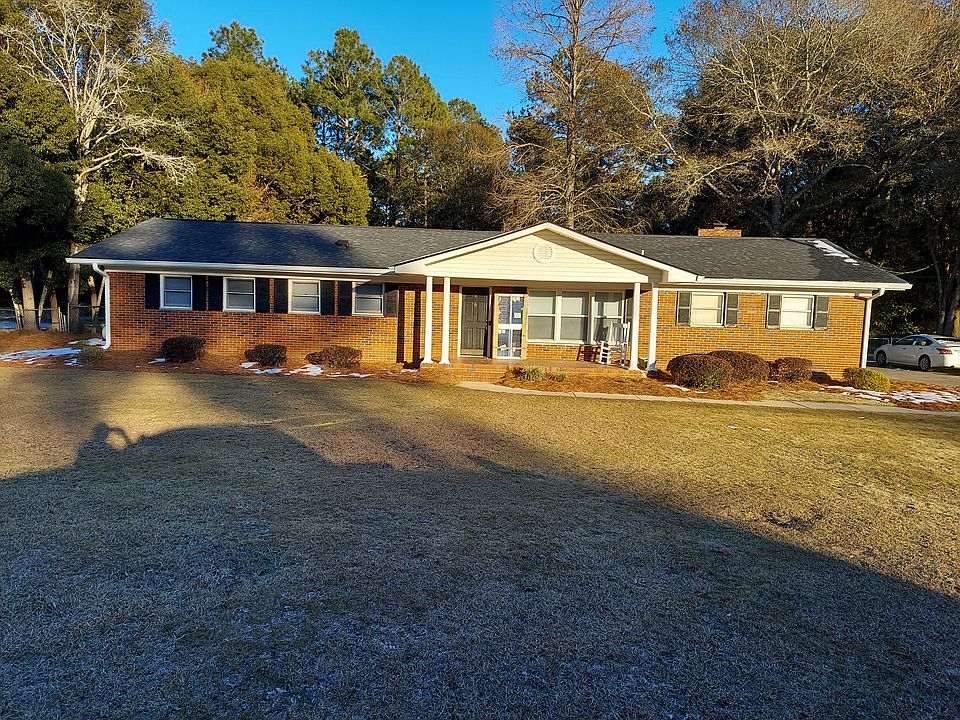 2217 Melanna Drive - $1800.00 a month with $1800.00 deposit - NO PETS ALLOWED!! Available February 7th - currently occupied. 
 OUR OFFICE ONLY DOES BUSINESS IN PERSON - DO NOT PAY ANY MONEY ONLINE TO ANYONE - AT KUNES REAL ESTATE WE DEAL FACE TO FACE