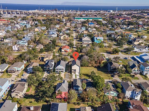 2nd image of 701 Pine Rd