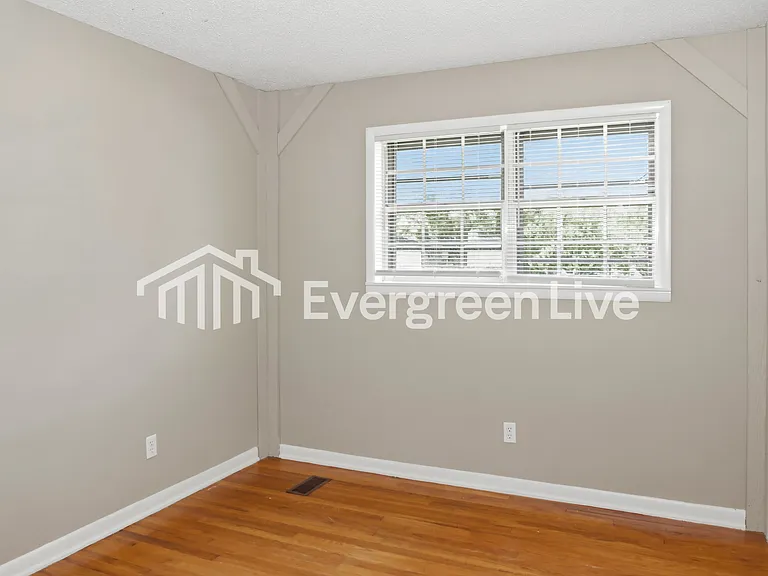 317 Robin Rd SW — Photo 13