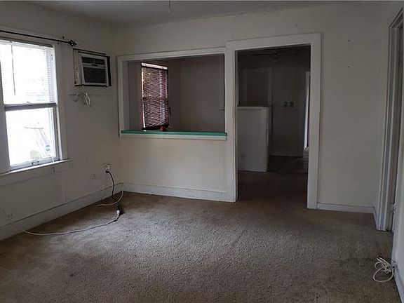 4th image of 1936 Chenango Ave