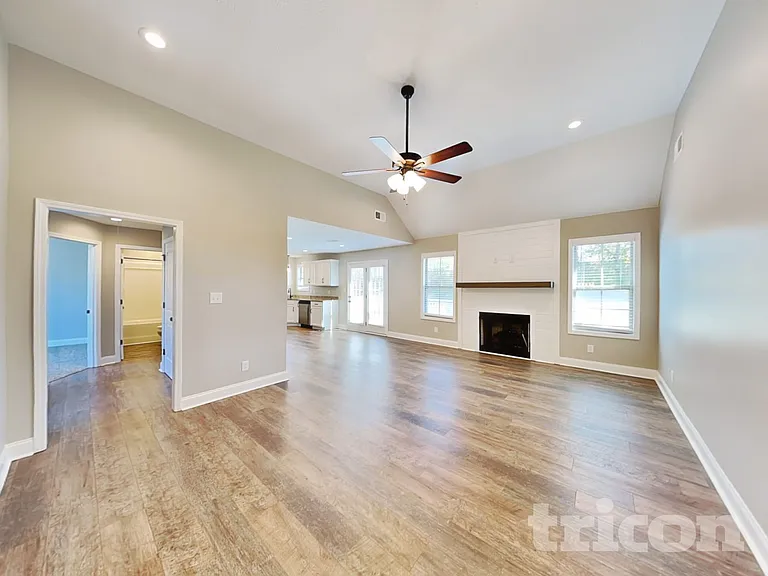 1059 Spicer Dr — Photo 4