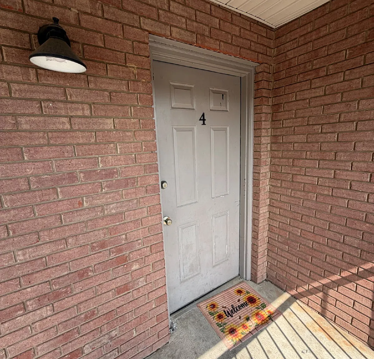 2 bed, 1.0 bath, $800 — Photo 2