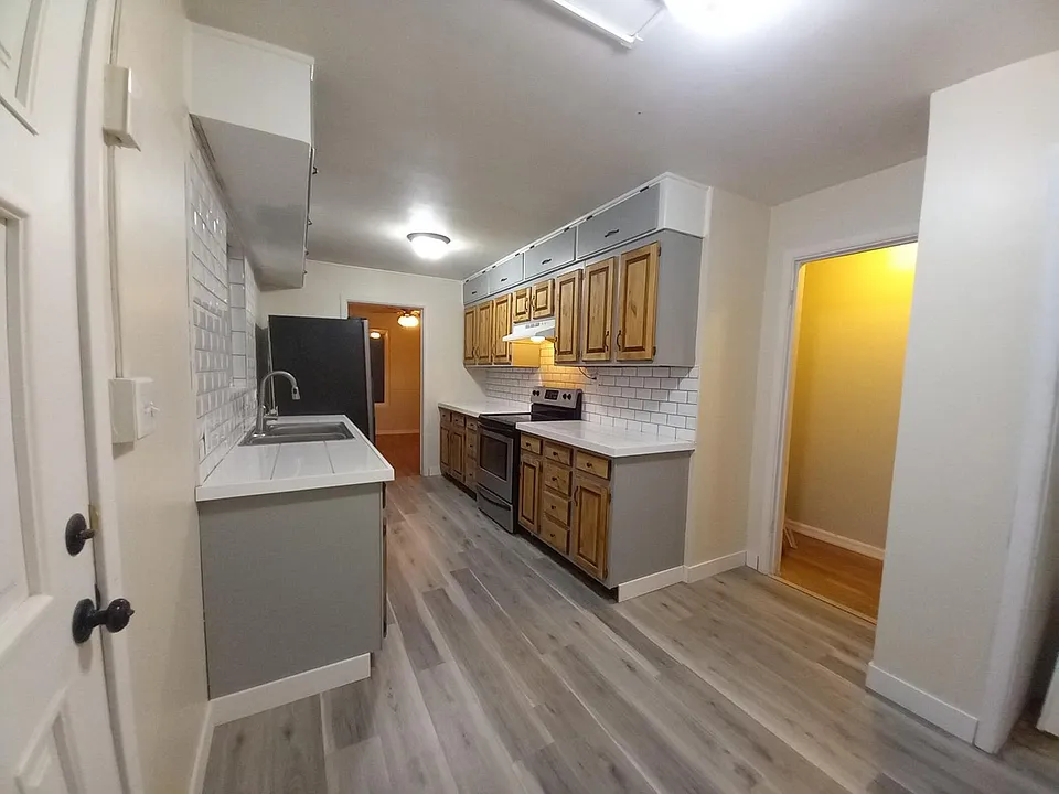 828 W 11th Ave #1