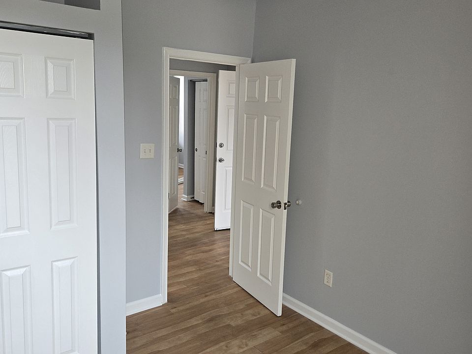 2nd image of 2442 Lakeview Ave APT 2