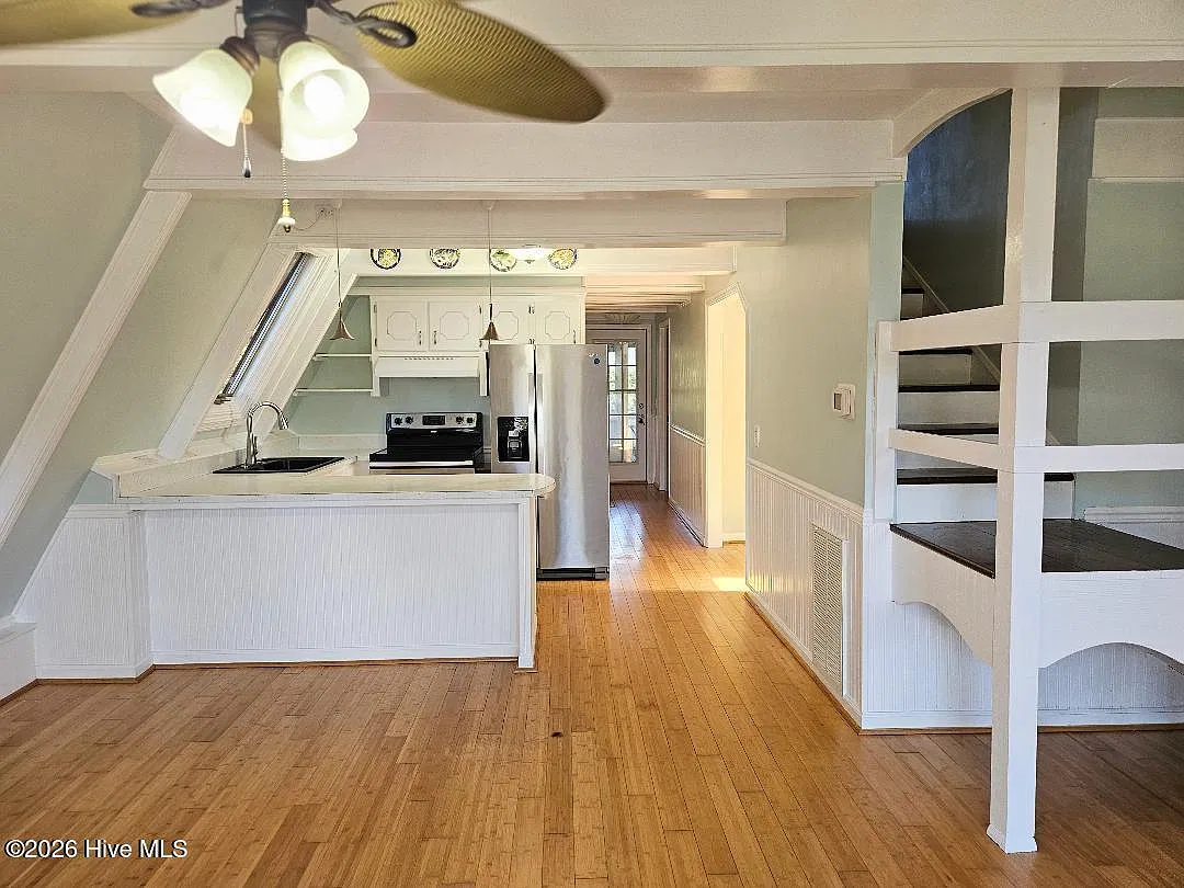 2 bed, 2.0 bath, 1296 sqft, $2,100 — Photo 2