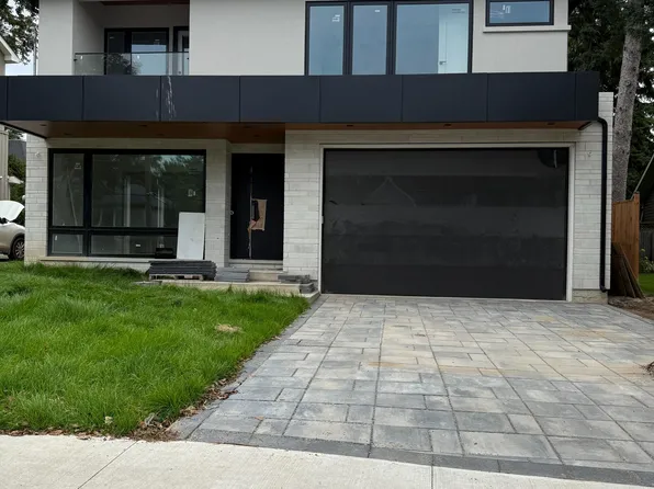 1467 Kenmuir Ave, Mississauga, ON L5G 4B3