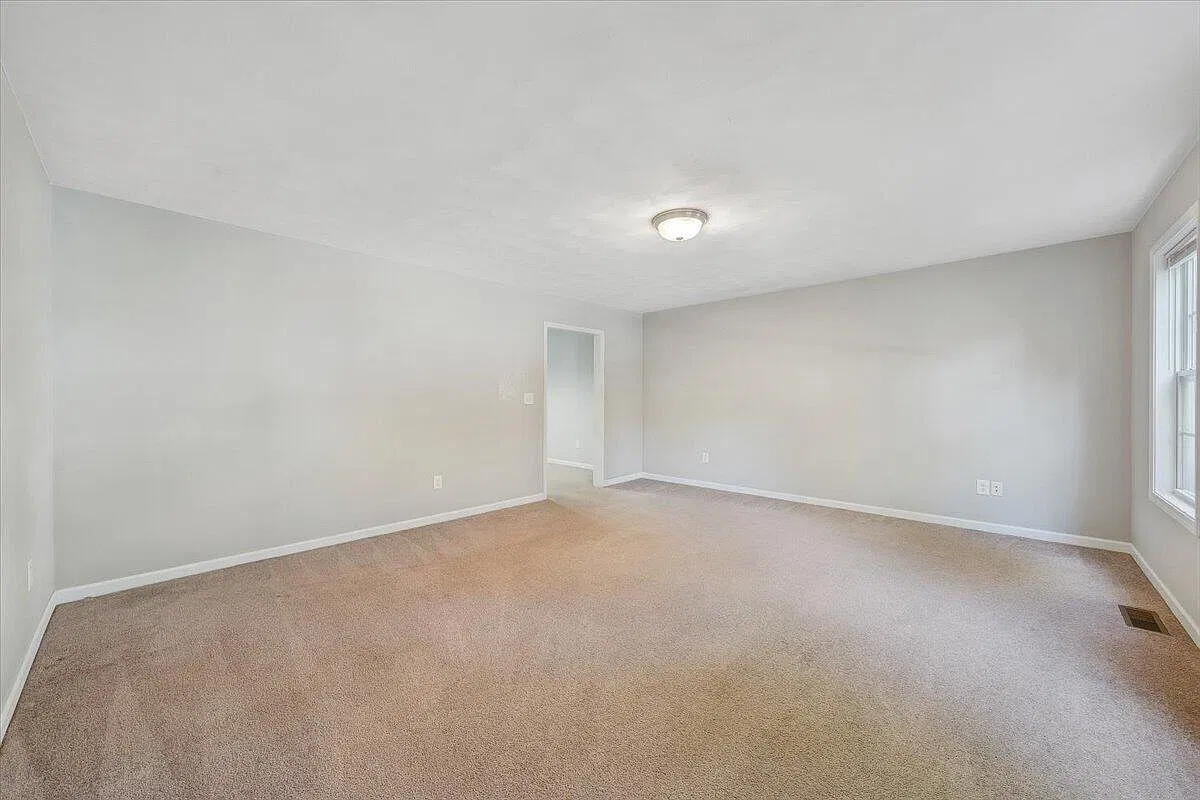 3 bed, 2.5 bath, 1786 sqft, $1,899 — Photo 3
