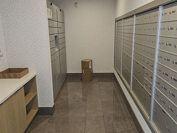 4th image of 615 Cottonwood Ave #218
