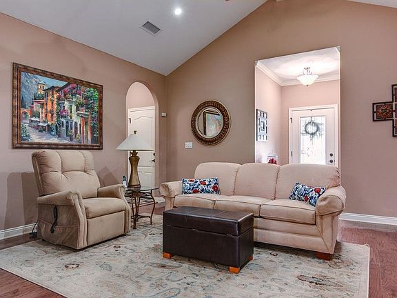 5th image of 9 Bridlewood Dr