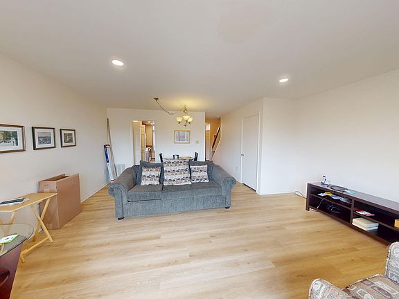 4th image of 1629 S Hayes St APT B