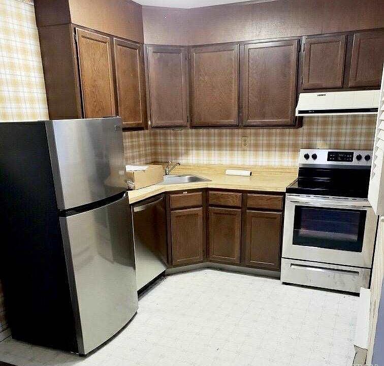 1st image of 423 Woodbridge Dr Unit C