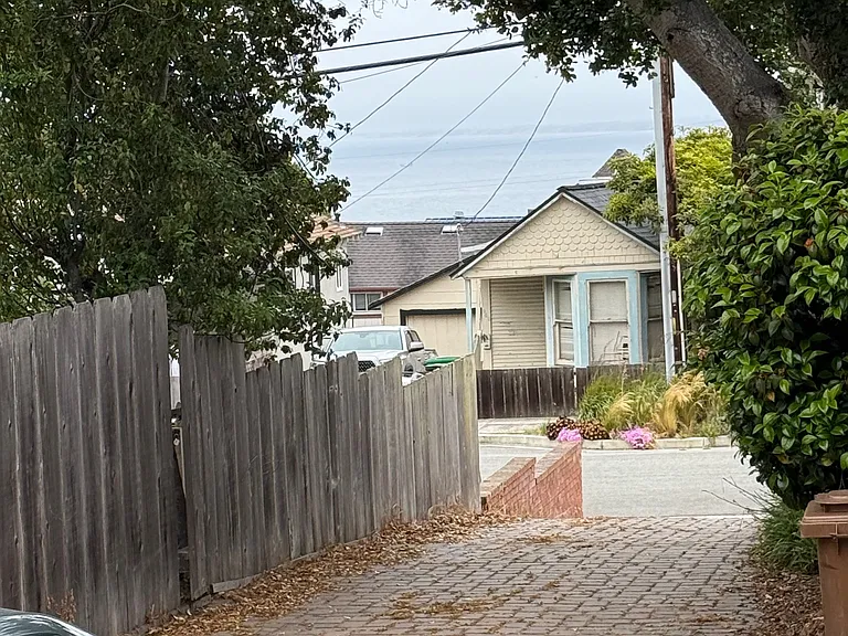637 Spencer St — Photo 12