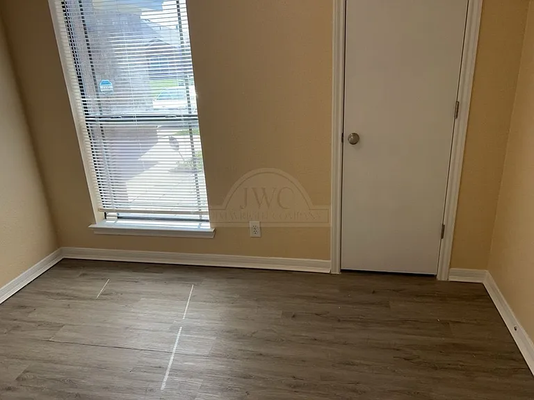 2509 Lavender Ln — Photo 11
