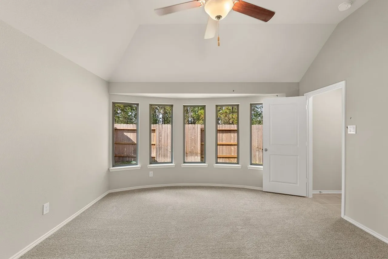 4 bed, 2000 sqft, $2,350 — Photo 4