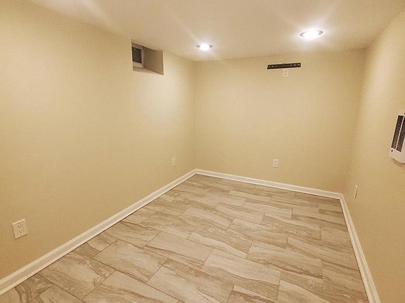 5th image of 2412 Turner St #1