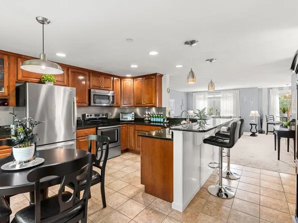 20 Hartshorn Way, Manchester, NH 03109